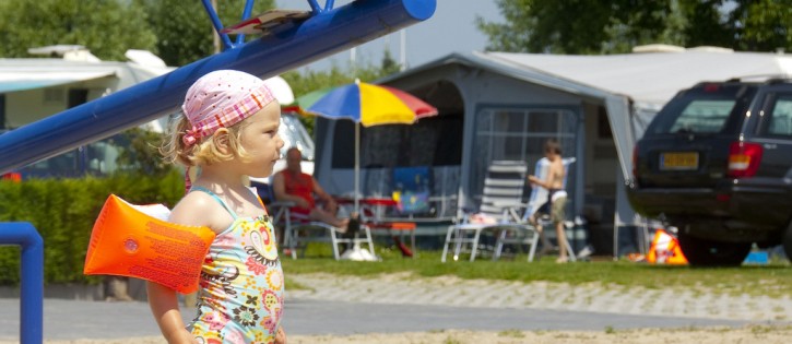 Kids - Paardekreek - kind in speeltuin